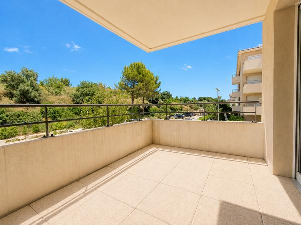 Appartement
         2 pièces
        - 44 m² 171 000 € *