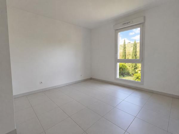 Appartement
         2 pièces
        - 44 m² 171 000 € *