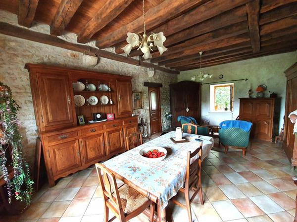 Corps de ferme  2 maisons, et dépendances diverses 11 pièce(s) 240 m2