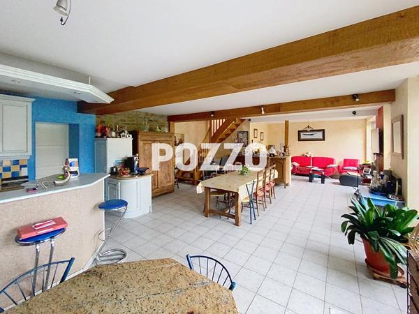 A VENDRE : Corps de ferme rénové alliant confort et modernité 137 m² MORTAIN