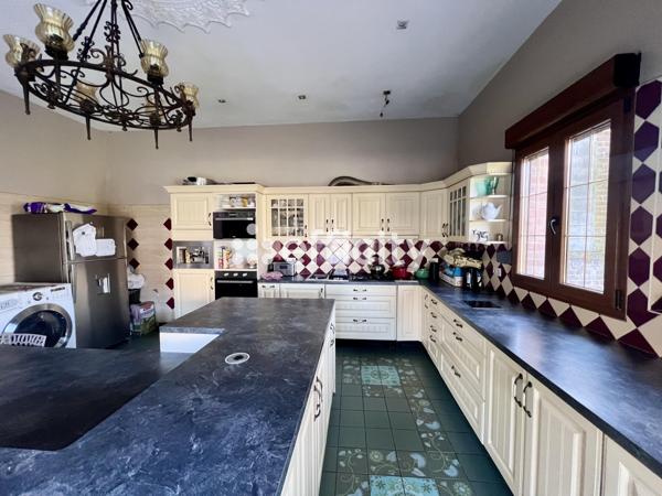 Maison 10 pièces - 330 m²