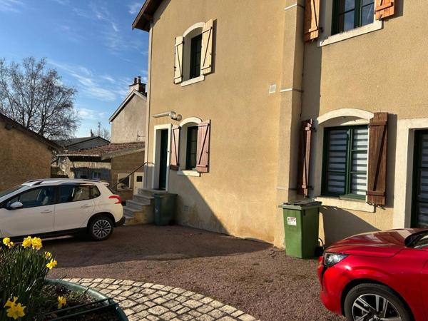 grand maison , transformée en très grand et beau appartement
