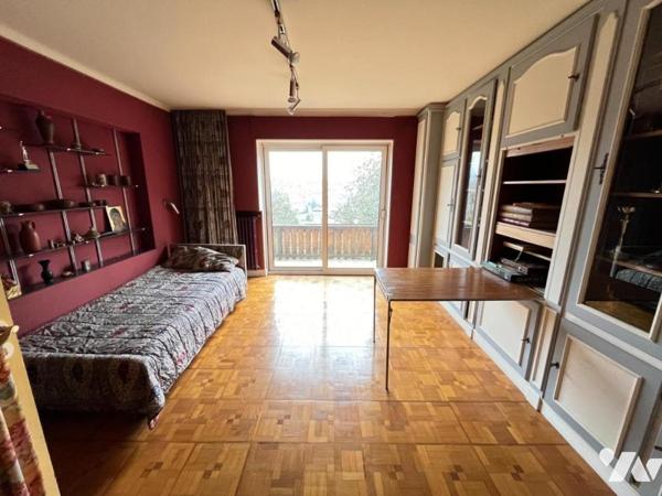 Maison 10 pièces (environ 330 m² habitables, à rénover totalement) - secteur résidentiel calme,