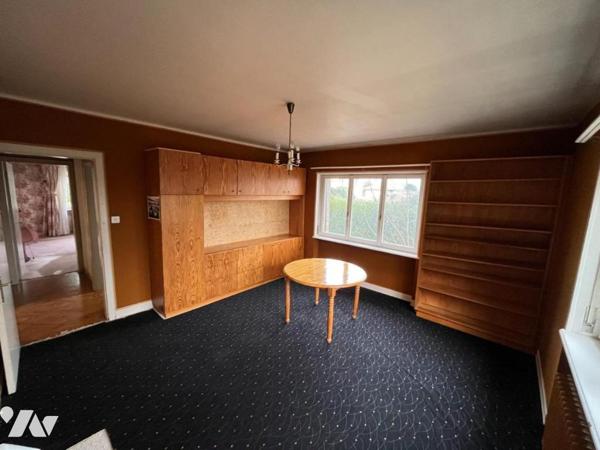 Maison 10 pièces (environ 330 m² habitables, à rénover totalement) - secteur résidentiel calme,