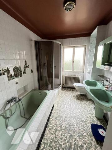 Maison 10 pièces (environ 330 m² habitables, à rénover totalement) - secteur résidentiel calme,