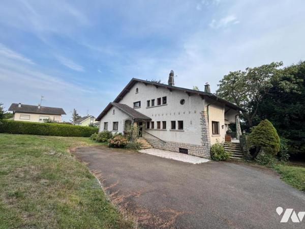 Maison 10 pièces (environ 330 m² habitables, à rénover totalement) - secteur résidentiel calme,