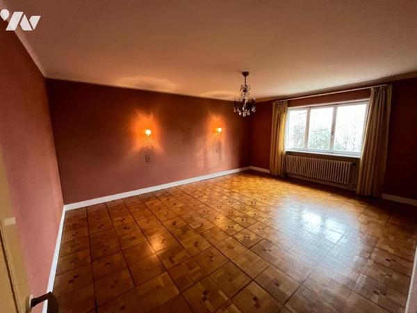 Maison 10 pièces (environ 330 m² habitables, à rénover totalement) - secteur résidentiel calme,