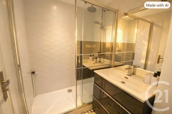 Appartement à vendre  4 pièces - 70 m 2   TOULON  - 83