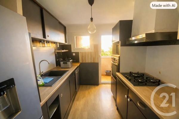 Appartement à vendre  4 pièces - 70 m 2   TOULON  - 83