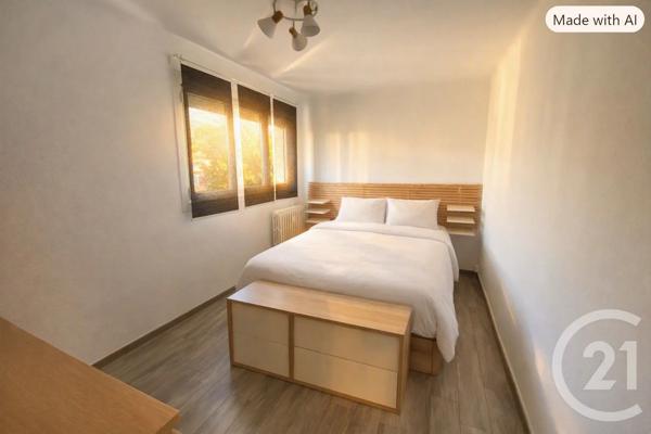 Appartement à vendre  4 pièces - 70 m 2   TOULON  - 83