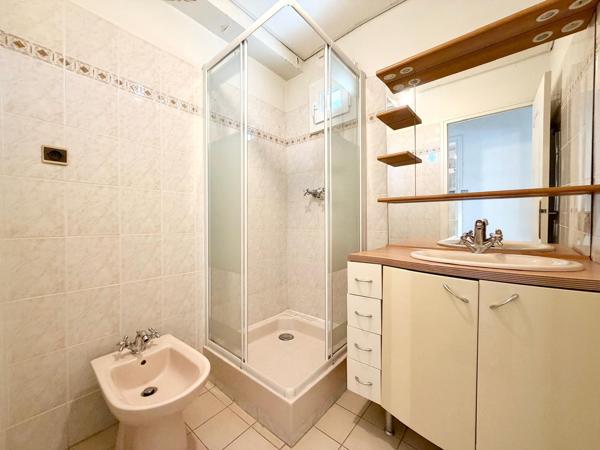 Appartement
         3 pièces
        - 58 m² Exclusivité 180 000 € *