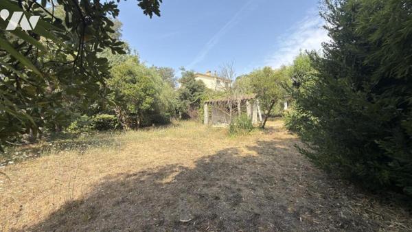 SAINT-AYGULF – Maison avec beau potentiel et jardin arboré
