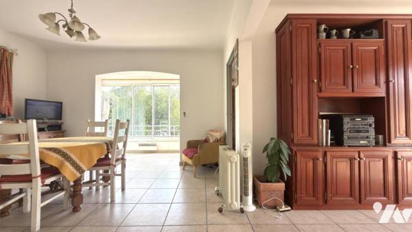 SAINT-AYGULF – Maison avec beau potentiel et jardin arboré