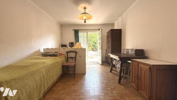 SAINT-AYGULF – Maison avec beau potentiel et jardin arboré