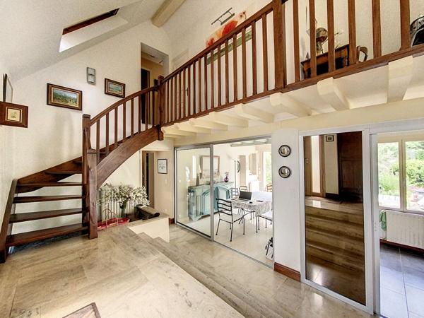 Maison d architecte situee a Chalonnes sur Loire au calme avec beau terrain arbore