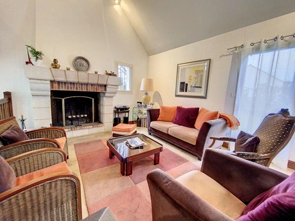 Maison d architecte situee a Chalonnes sur Loire au calme avec beau terrain arbore