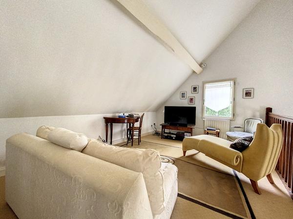 Maison d architecte situee a Chalonnes sur Loire au calme avec beau terrain arbore