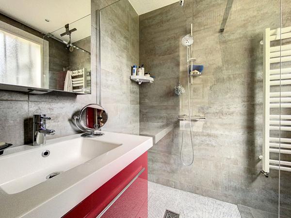 Maison d architecte situee a Chalonnes sur Loire au calme avec beau terrain arbore