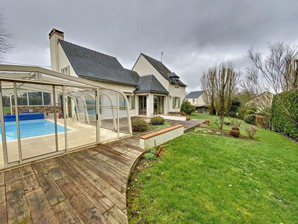 Maison d architecte situee a Chalonnes sur Loire au calme avec beau terrain arbore