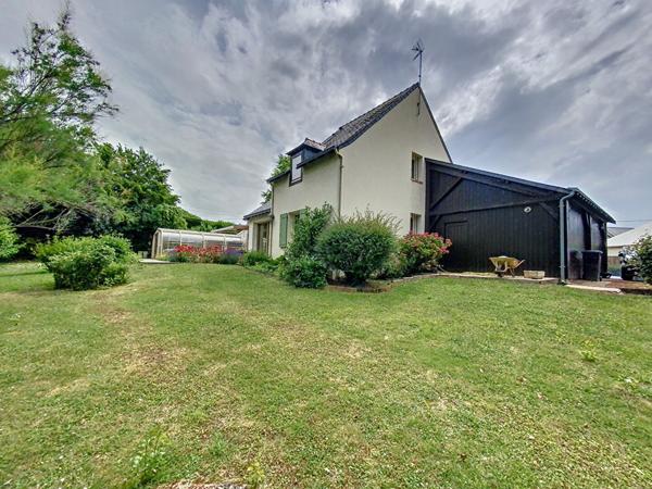 Maison d architecte situee a Chalonnes sur Loire au calme avec beau terrain arbore