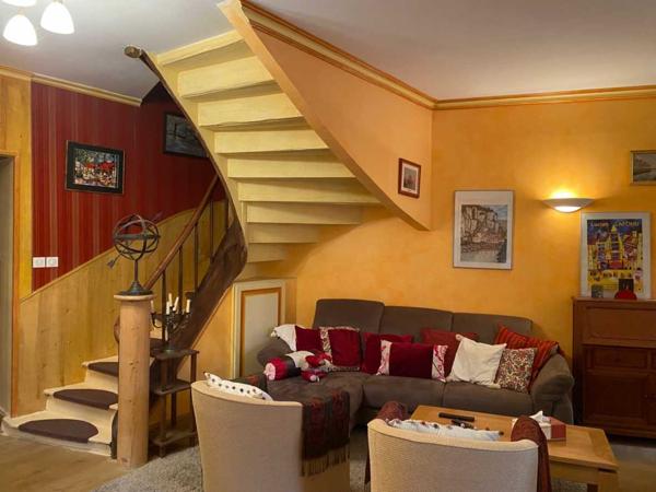 Immeuble - Sarlat-la-caneda Bel immeuble dans le centre historique et touristique de Sarlat, avec un commerce et un appartement
