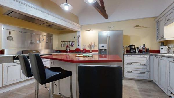Immeuble - Sarlat-la-caneda Bel immeuble dans le centre historique et touristique de Sarlat, avec un commerce et un appartement