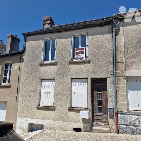 IDEAL pour primo-accédant ou investisseur, à vendre, dans le bourg de JAVRON LES CHAPELLES, pro...