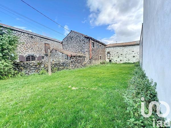 Maison rustique 3 pièces de 73 m² à Saint-Martin-de-Fugères (43150)