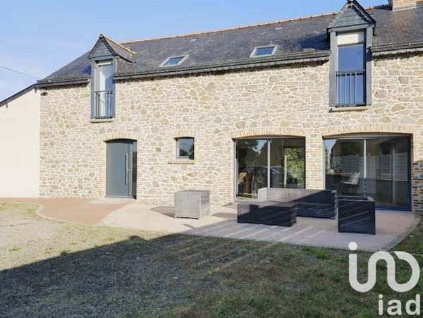 Maison rustique 5 pièces de 200 m² à Tinténiac (35190)