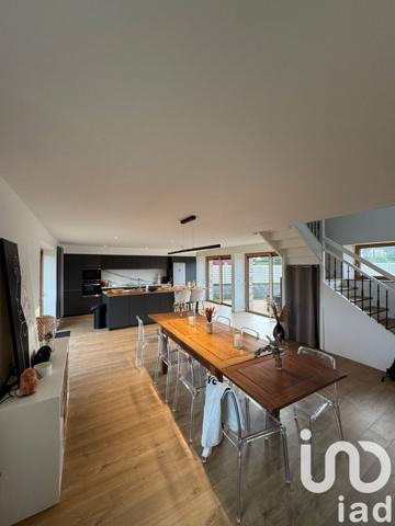 Maison rustique 5 pièces de 200 m² à Tinténiac (35190)