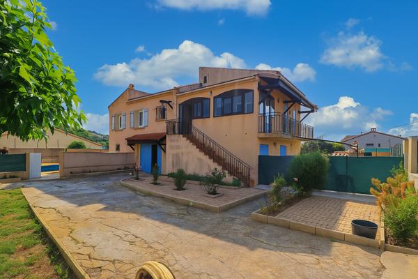 Villa 4 faces R+1 8pièces 170 m2, Garage, Parking, jardin, Piscine!!