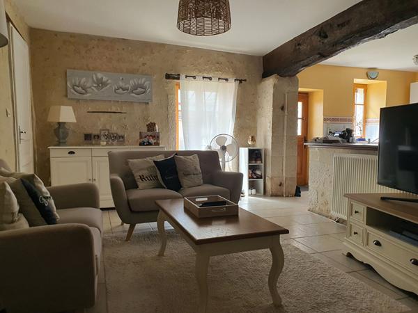 LONGÈRE RÉNOVÉE À VENDRE À SEIGY