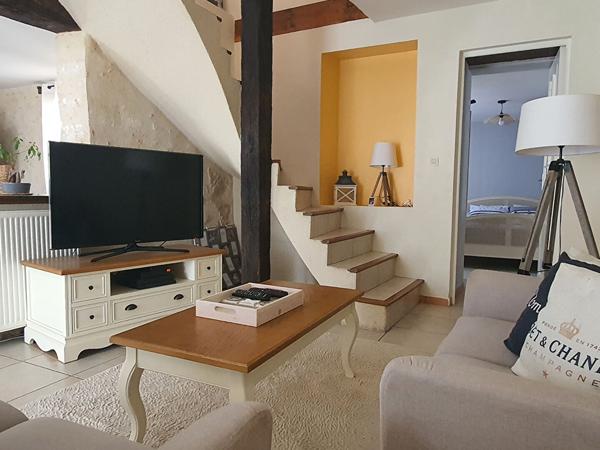 LONGÈRE RÉNOVÉE À VENDRE À SEIGY