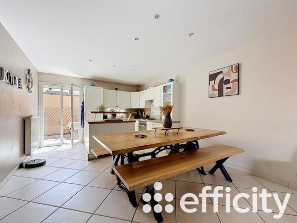 Maison
         6 pièces
        - 156 m² Exclusivité 360 000 € *