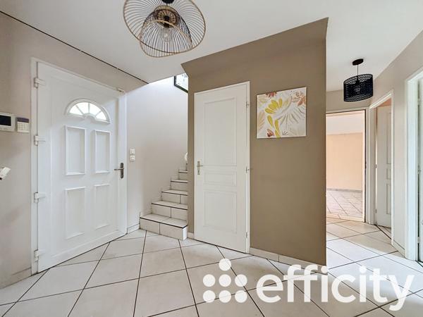 Maison
         6 pièces
        - 156 m² Exclusivité 360 000 € *