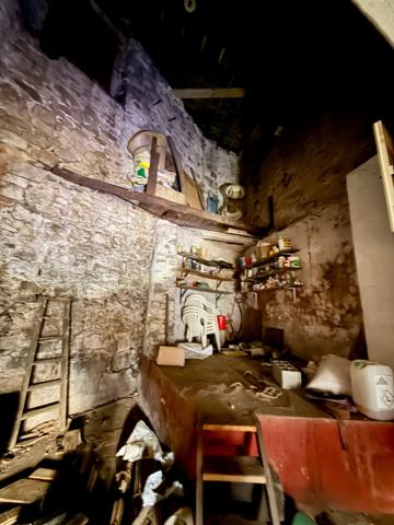 Immeuble à renover à vendre MONTLAUR (11) 282m2 environ avec terrain