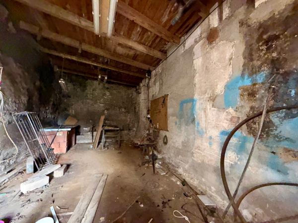 Immeuble à renover à vendre MONTLAUR (11) 282m2 environ avec terrain