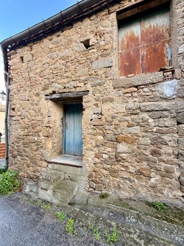 Immeuble à renover à vendre MONTLAUR (11) 282m2 environ avec terrain