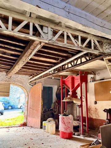 Immeuble à renover à vendre MONTLAUR (11) 282m2 environ avec terrain