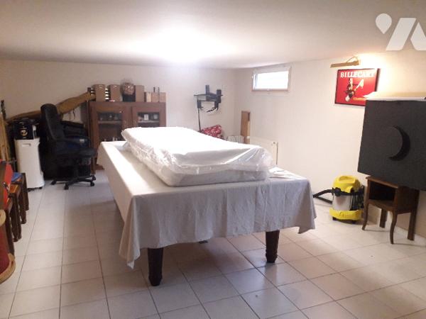 GRANDE MAISON 205 M² HABITABLES AVEC PISCINE COUVERTE/CHAUFFEE