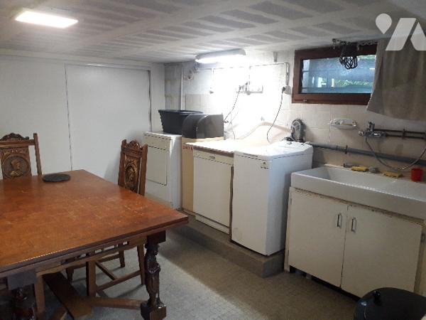 GRANDE MAISON 205 M² HABITABLES AVEC PISCINE COUVERTE/CHAUFFEE