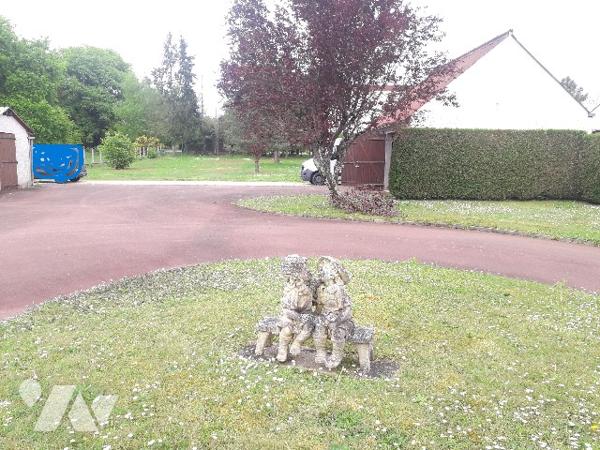 GRANDE MAISON 205 M² HABITABLES AVEC PISCINE COUVERTE/CHAUFFEE