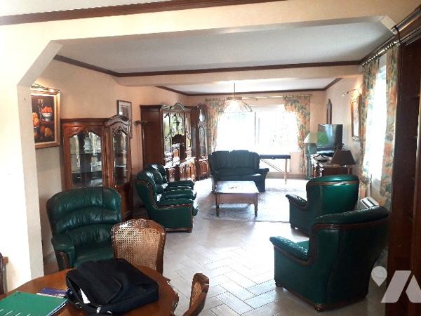 GRANDE MAISON 205 M² HABITABLES AVEC PISCINE COUVERTE/CHAUFFEE