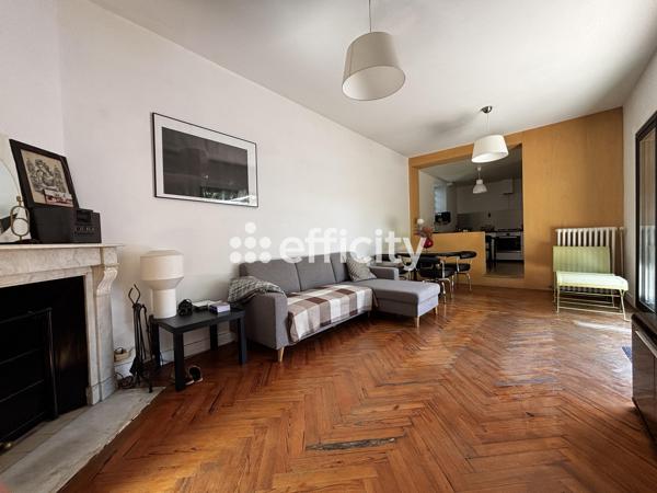 Maison
         5 pièces
        - 120 m²