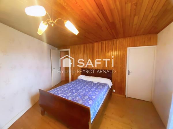 Maison de village rénovée avec terrasse.