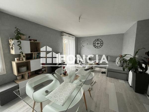 Location Appartement 2 pièces 52.41 m² - 44 RUE PASTEUR LUTHER KING La Roche Sur Yon 85000