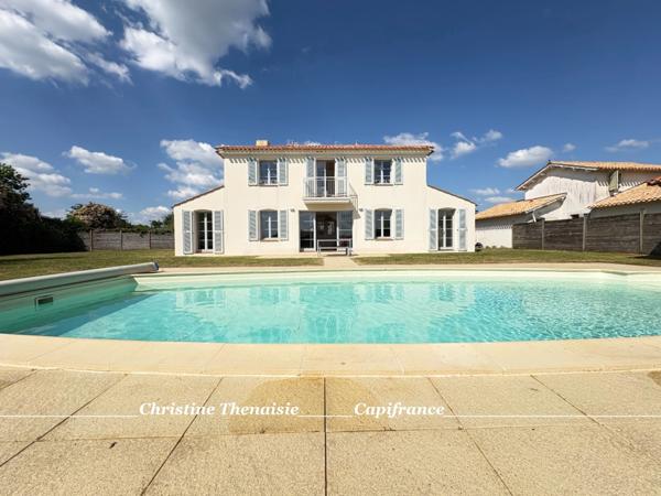 VILLA D'EXCEPTION Pièces spacieuses, 4 chambres, 3 salles de bains, 3 wc, Piscine privée COEX (85)