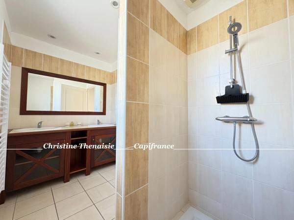 VILLA D'EXCEPTION Pièces spacieuses, 4 chambres, 3 salles de bains, 3 wc, Piscine privée COEX (85)