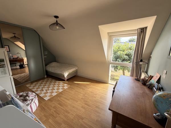 Maison familiale rénovée à Séné – 150 m² – 5 chambres – Double garage – À 5 min du port de Vannes