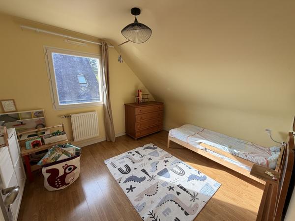 Maison familiale rénovée à Séné – 150 m² – 5 chambres – Double garage – À 5 min du port de Vannes
